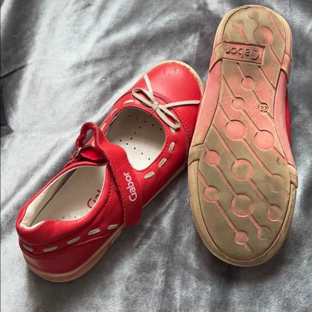 Leather girls shoes Size 33